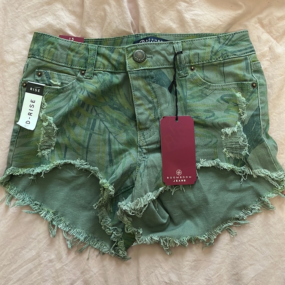 Mid rise shorts